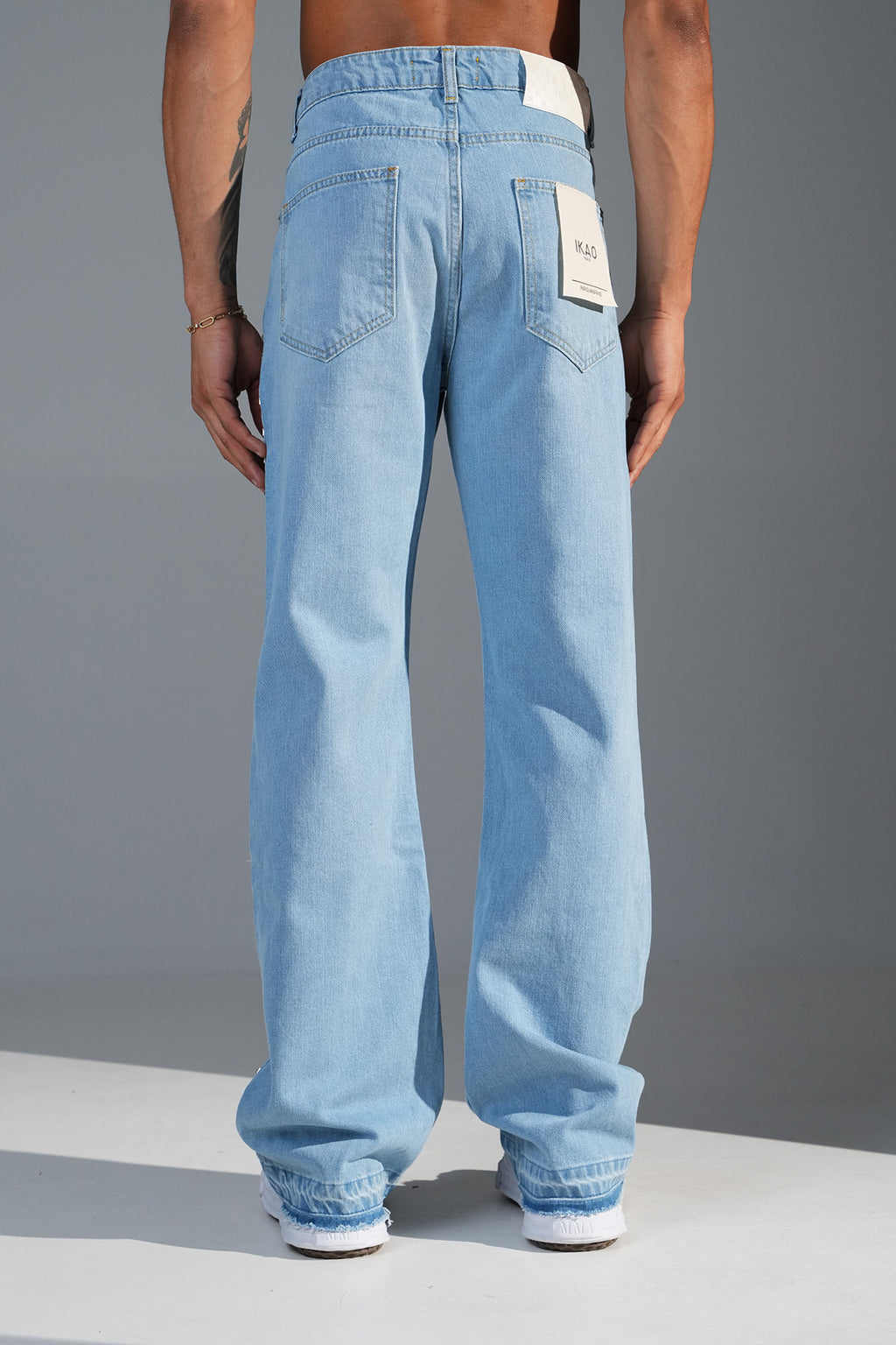 Baggy Jeans mit Nieten